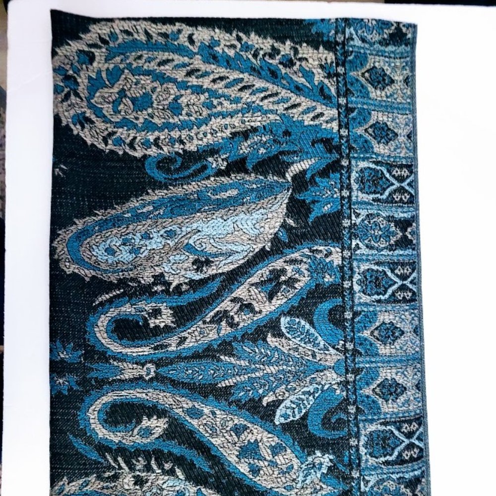 Beautiful paisley wrap shawl scarf with fringe‎ NWOT